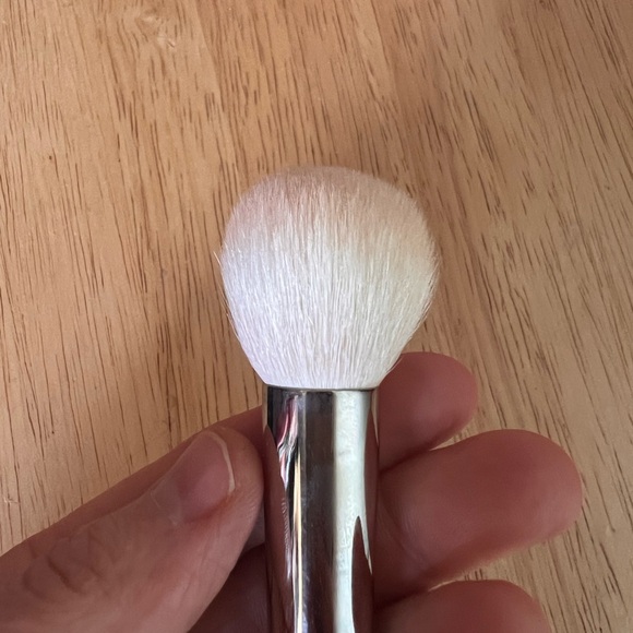 Hakuhodo Round Blush Brush J210 - Picture 2 of 5